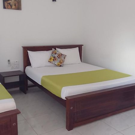 Lake Edge Resort Anuradhapura Kültér fotó