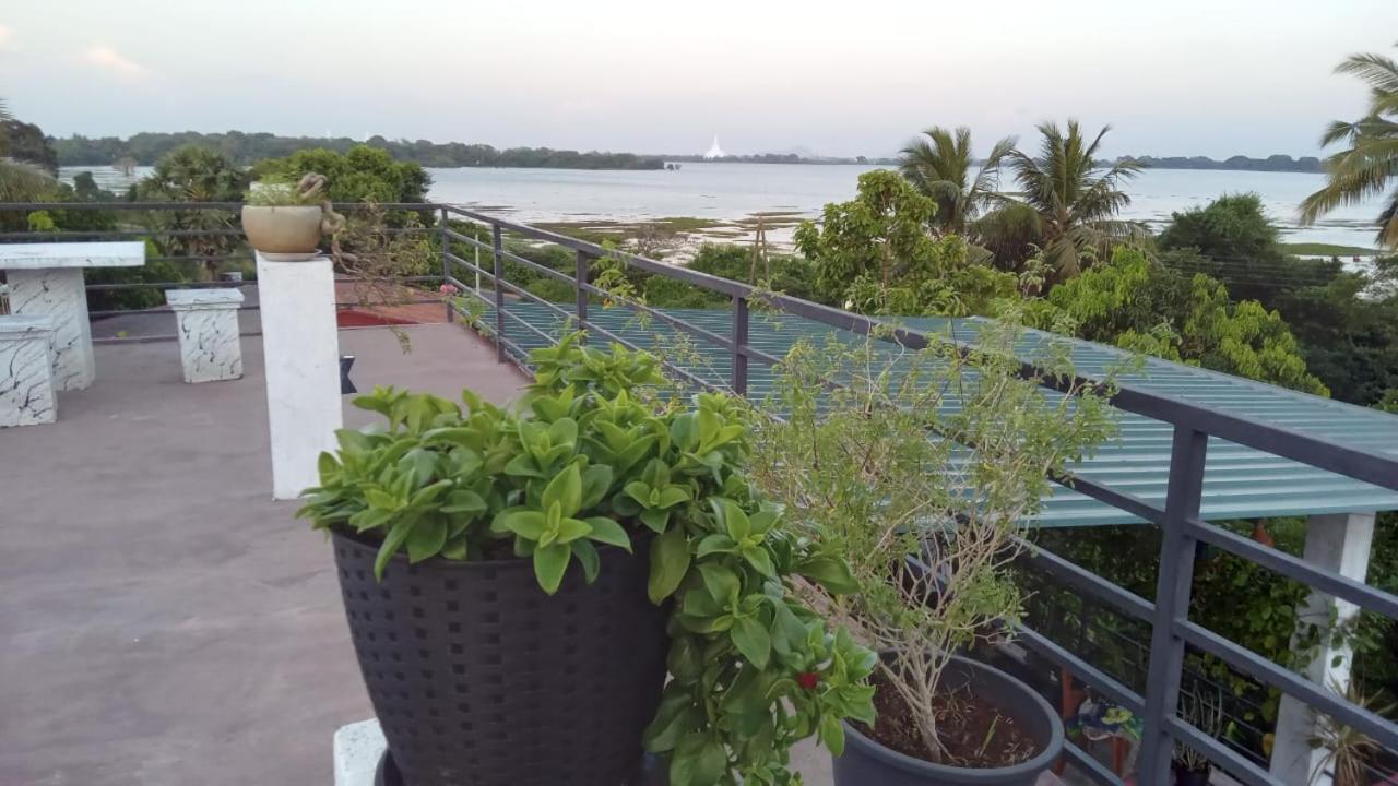 Lake Edge Resort Anuradhapura Kültér fotó