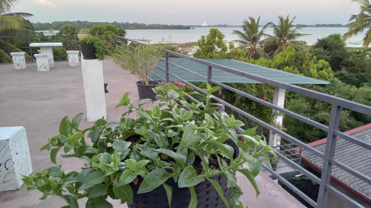 Lake Edge Resort Anuradhapura Kültér fotó