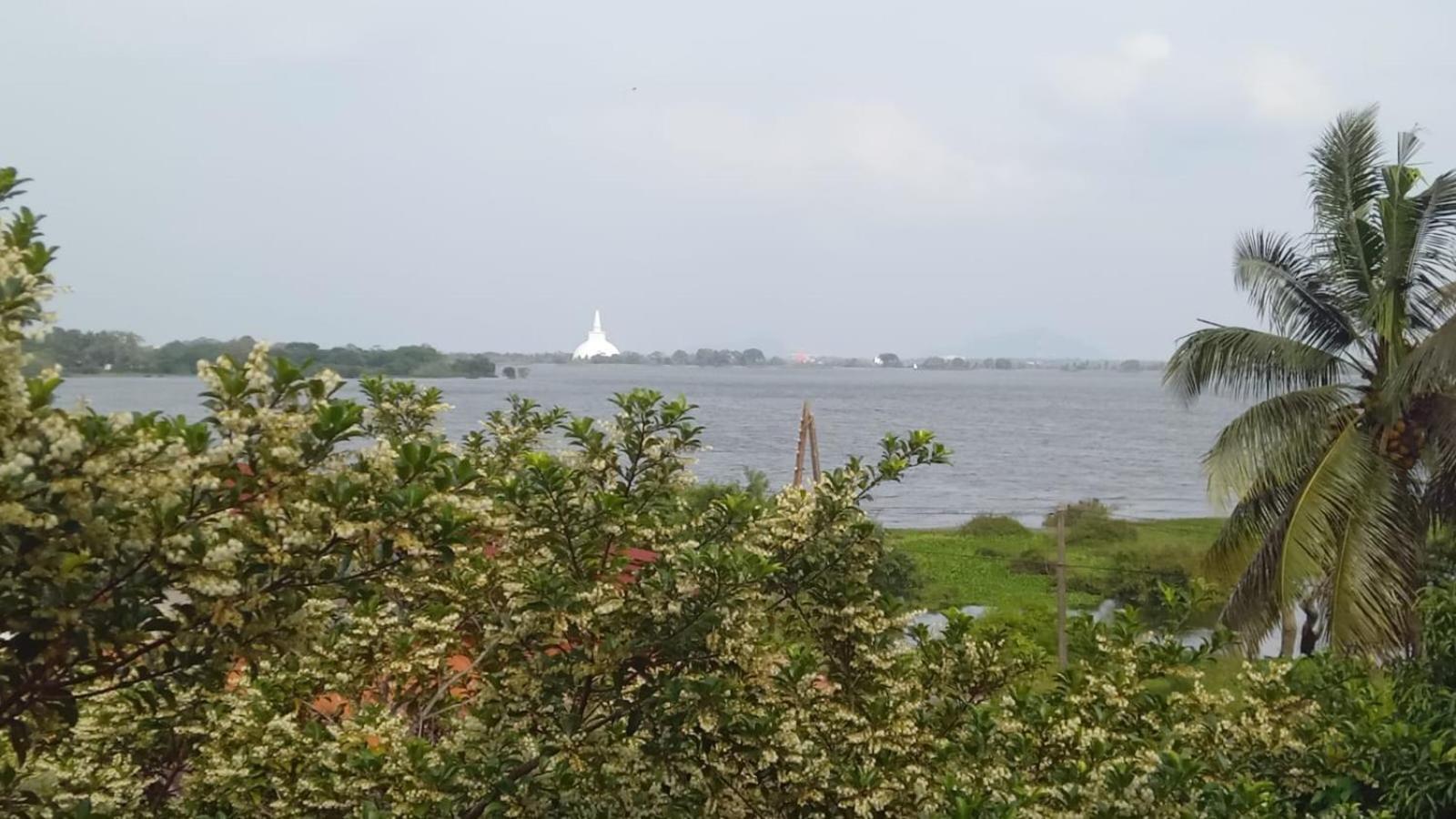 Lake Edge Resort Anuradhapura Kültér fotó
