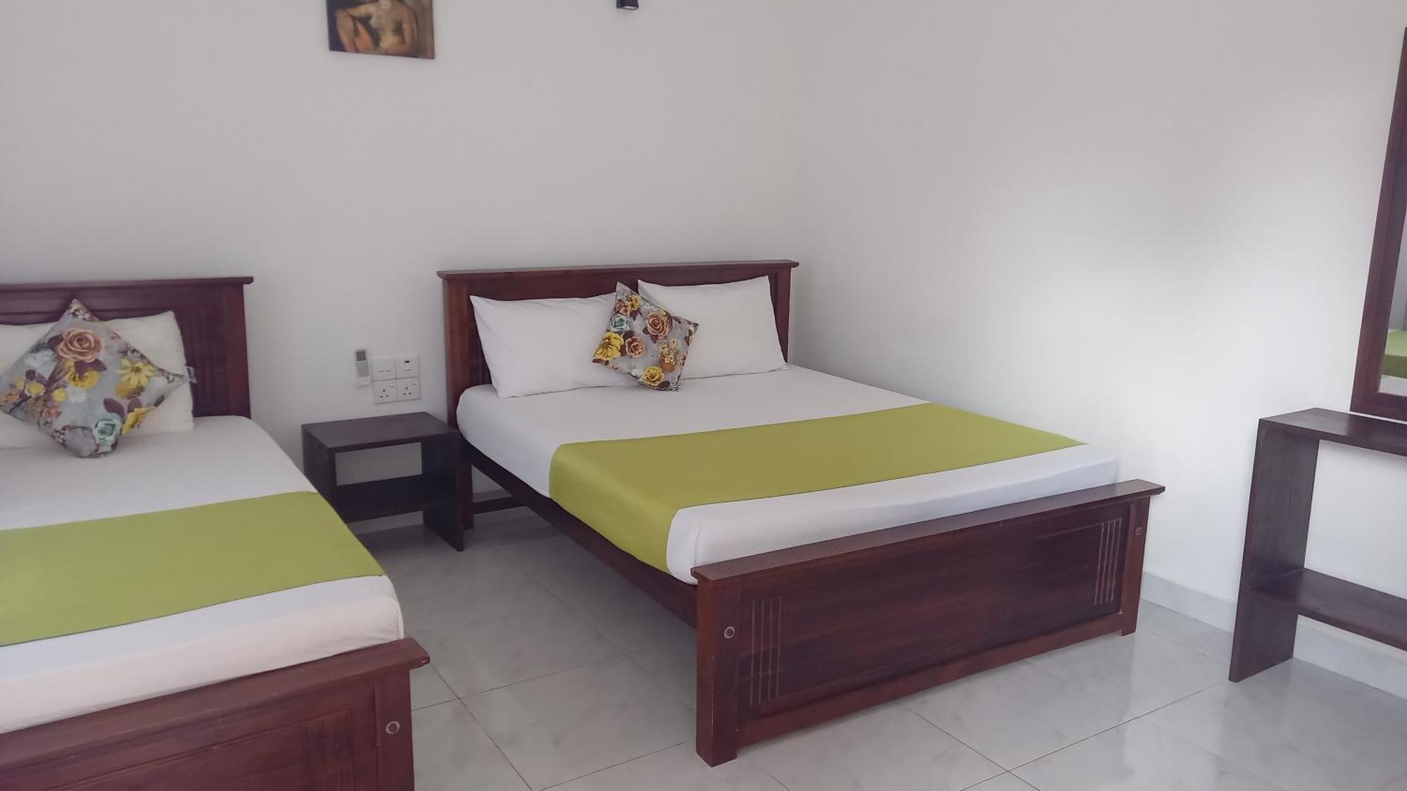 Lake Edge Resort Anuradhapura Kültér fotó