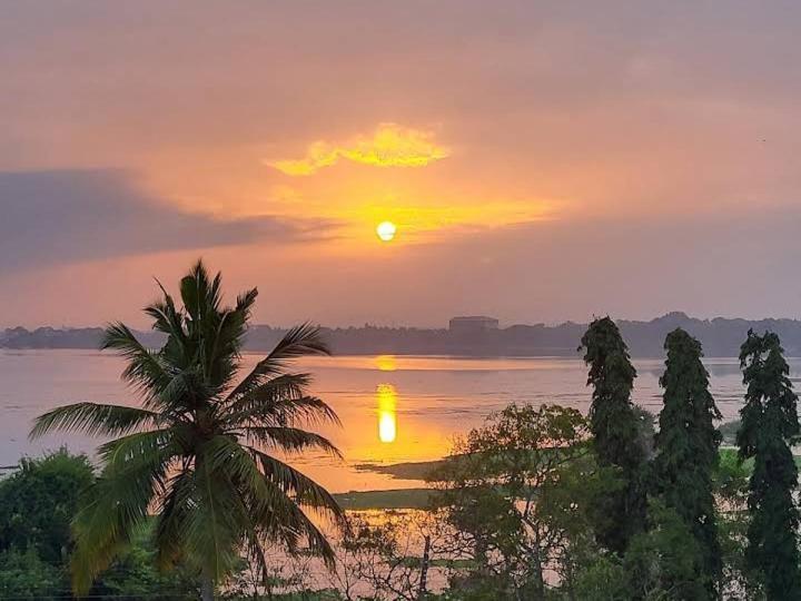 Lake Edge Resort Anuradhapura Kültér fotó